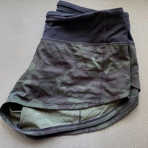 Lululemon 2.5” Low Rise Lined Speed Up Camo Shorts